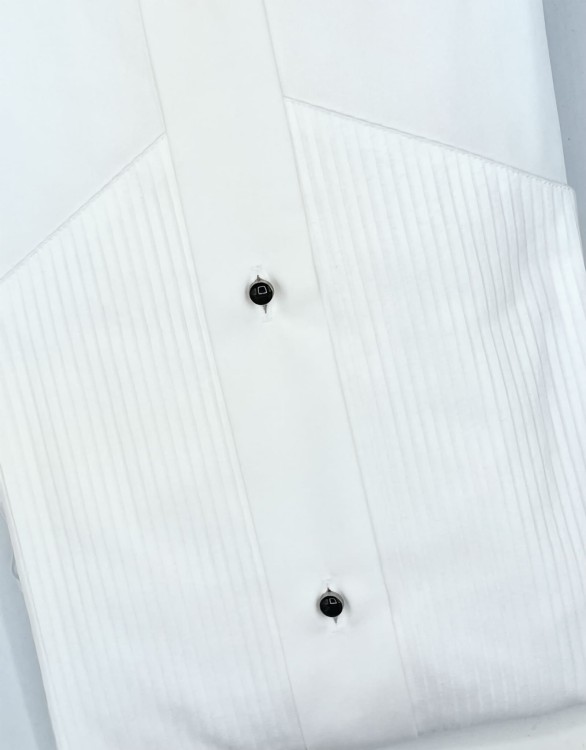 Biały smoking z pliskami tył.jpeg